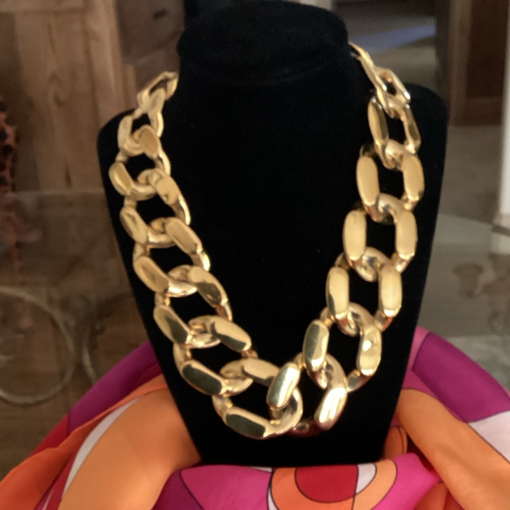 18” chunky gold tone necklace.